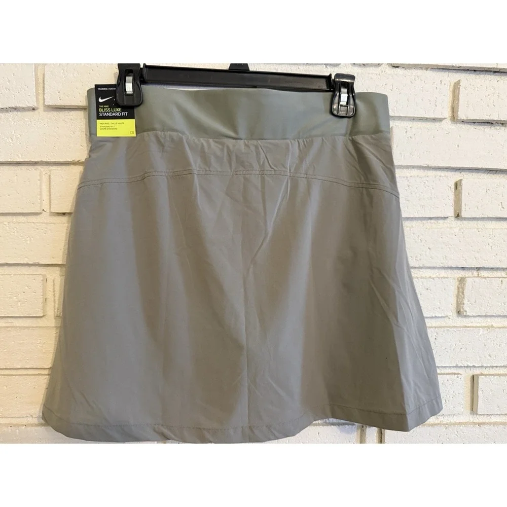 NWT Nike Women's Dri-Fit Bliss Luxe Training‎ Skort Size Large Gray  NEW